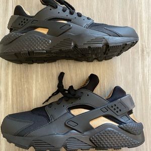 Nike Air Huarache Run size 10
